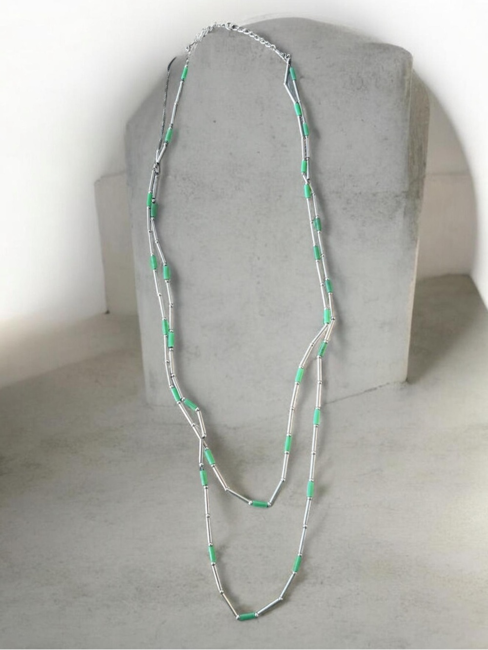 Vintage 36 inch Jadeite Liquid Silver Necklace